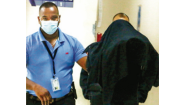 Ordenan arresto de otro implicado en vacunación clandestina