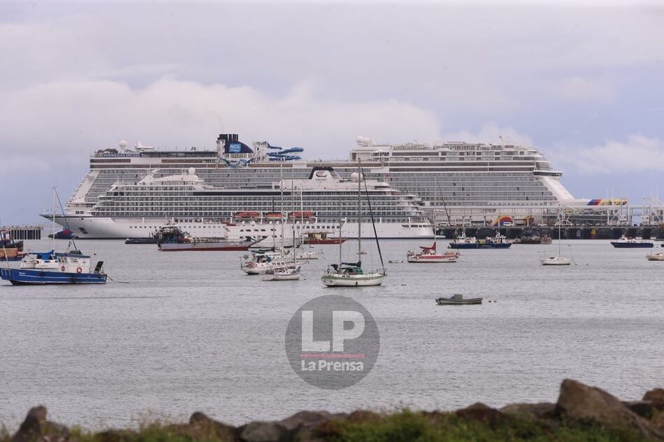 Dos cruceros arriban a la nueva terminal de Amador