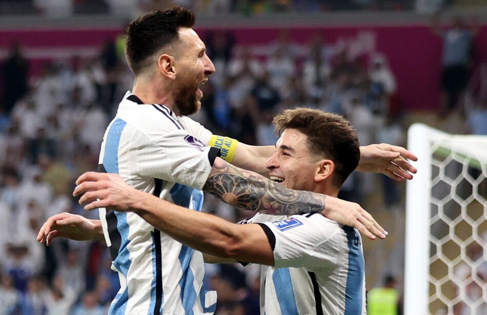 Messi y Julián Álvarez sitúan a Argentina en cuartos ante Países Bajos