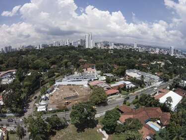 Critican permiso para obra en Altos del Golf