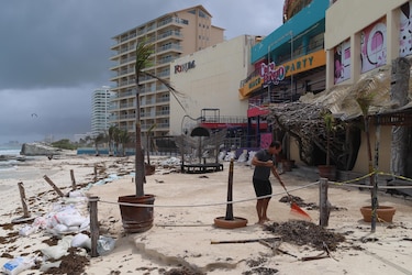 México restablece la electricidad a los casi 433,000 afectados por el huracán Beryl
