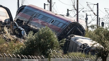 Cómo el tren de alta velocidad de España pasó de ser un modelo a sufrir dos accidentes el mismo año