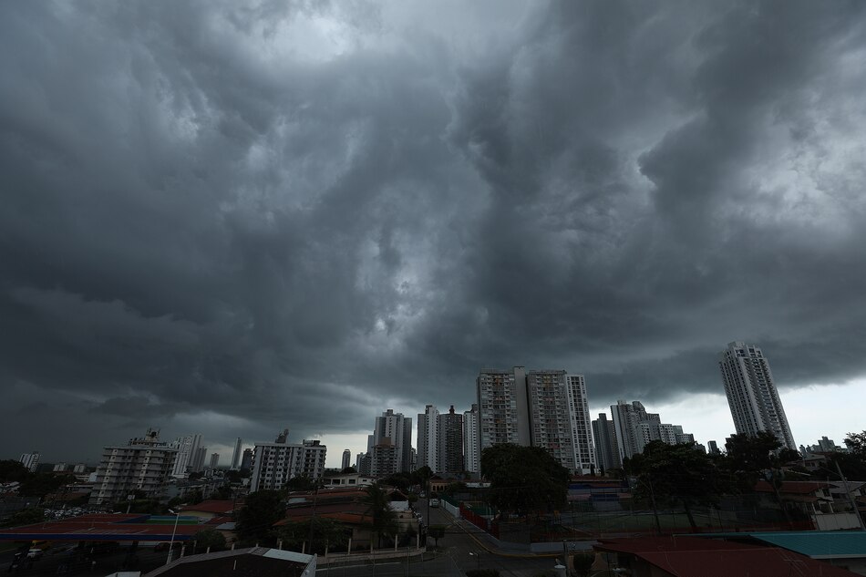 Emiten aviso de vigilancia por el paso en la región de la tormenta tropical Franklin