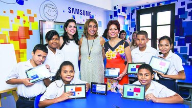 Se inauguró la primera aula Smart School