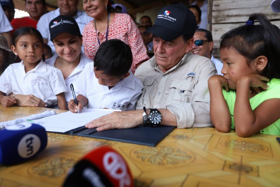 Ley que crea el programa ‘Estudiar sin hambre’ es sancionada por el presidente Cortizo