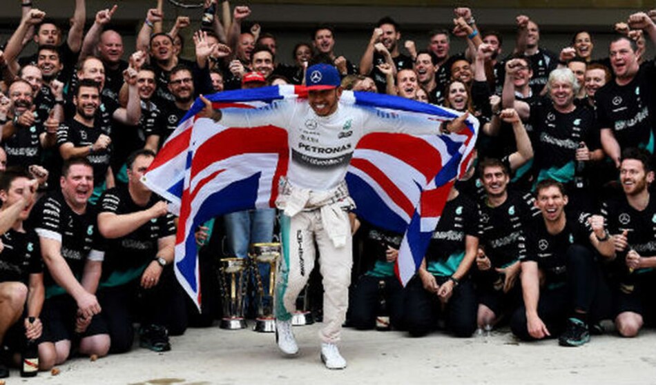 Hamilton afirma que no desobedece las órdenes de la escudería