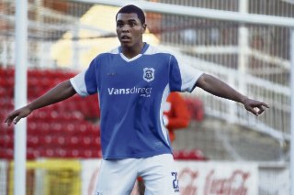 Futbolista panameño en Irlanda