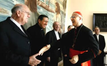 Bertone aboga por nexos iglesia-estado en Cuba