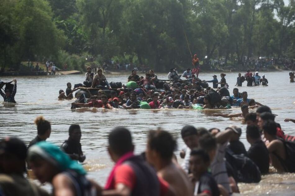Caravana de migrantes reanuda recorrido por el sur de México