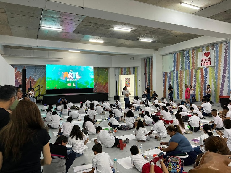 Niños pintaron el Panamá de sus sueños en un taller con la artista Olga Sinclair