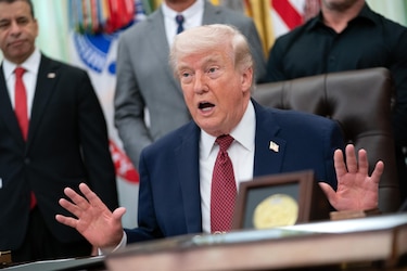 Trump ordena atacar toda pequeña embarcación sospechosa de minar el estrecho de Ormuz