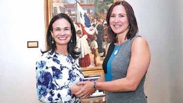 De Saint Malo se reúne con designada de Juan Guaidó