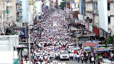 'Con mis hijos no se metan', gritan en la marcha por la familia