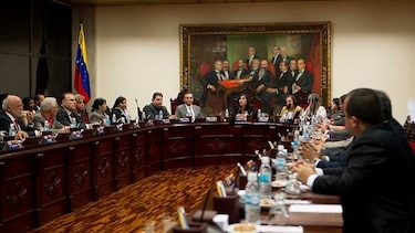 Chavismo juramenta a nuevos magistrados que la oposición promete destituir