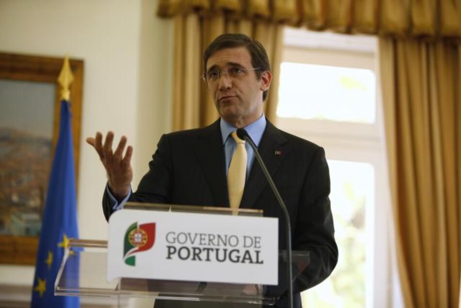 Portugal espera convencer a la troika con más recortes, pese a las protestas