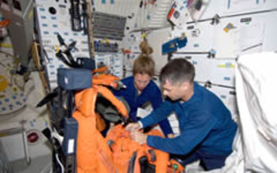 Transbordador espacial camino a estación orbital