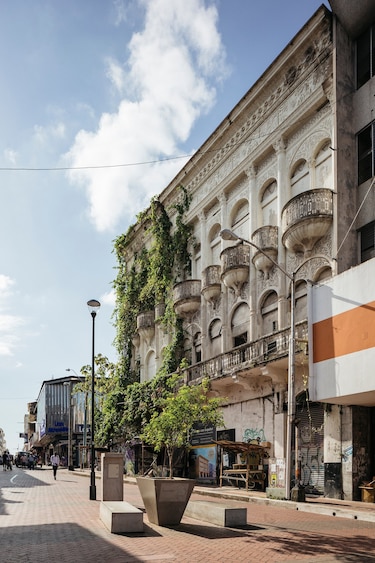 El alma y la nostalgia de los edificios de La Central