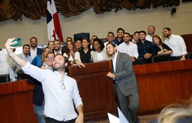 20 diputados independientes y sus suplentes se comprometen a renunciar a exoneraciones, dietas y telefonía celular