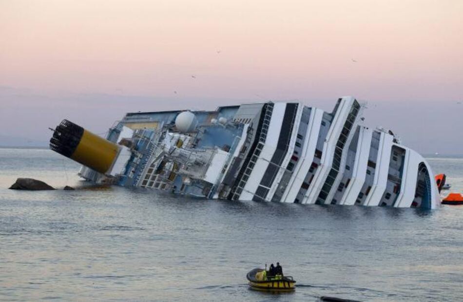 Suspenden búsqueda de sobrevivientes en crucero accidentado en Italia