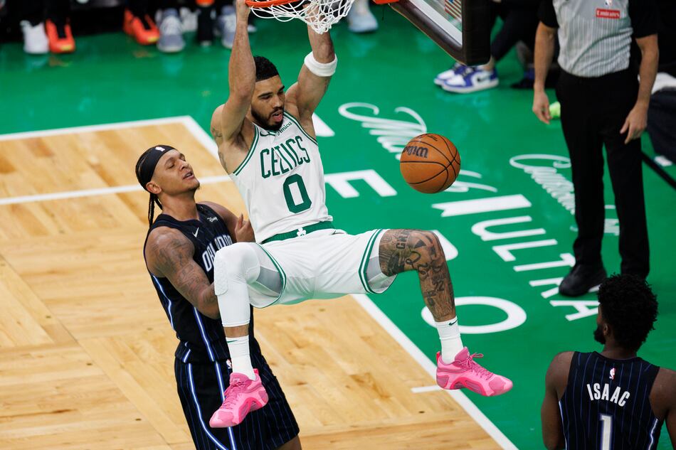 Un cuarto y medio le basta a los Celtics en el inicio de los playoffs