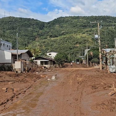 Un pueblo brasileño devastado por la inundación prepara su traslado lejos del río