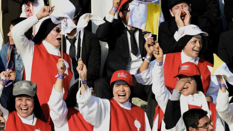 Papa insta a religiosos a no resignarse ante narcotráfico, violencia y corrupción