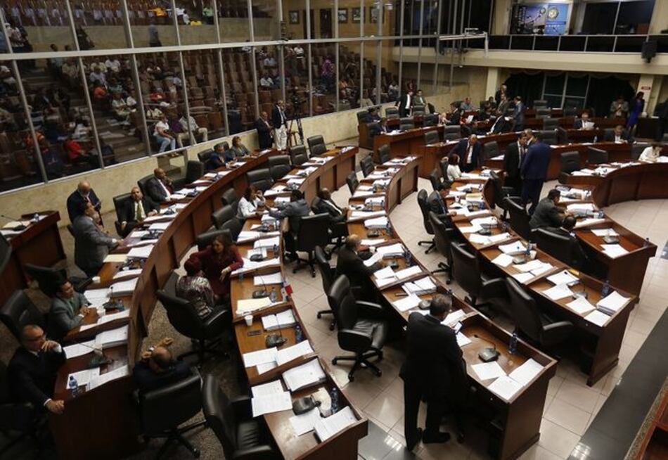 Avanza ley para reformar Empresa Nacional de Autopistas