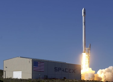 SpaceX intentará aterrizaje de cohete durante lanzamiento de satélite