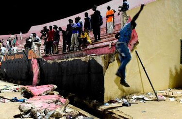 Ocho personas mueren en estampida en un estadio de Senegal