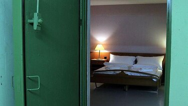 Por qué Suiza es el país con más búnkeres nucleares en el mundo y quiere modernizarlos ahora