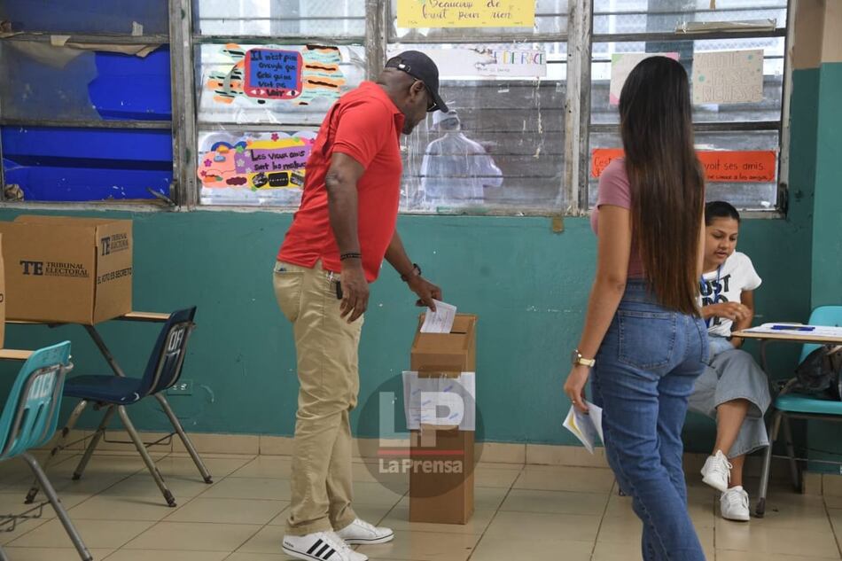 Cerraron las mesas de votación e inició el conteo de votos en el Molirena