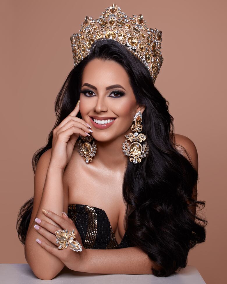 Jennifer Massiel se despide como reina de Calle Abajo de Las Tablas 2023