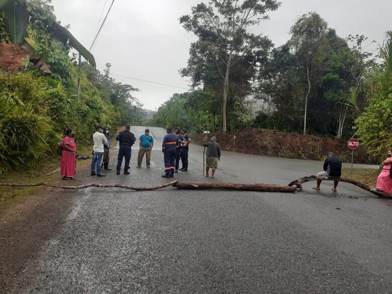 Cierran vía hacia la hidroeléctrica AES en Changuinola