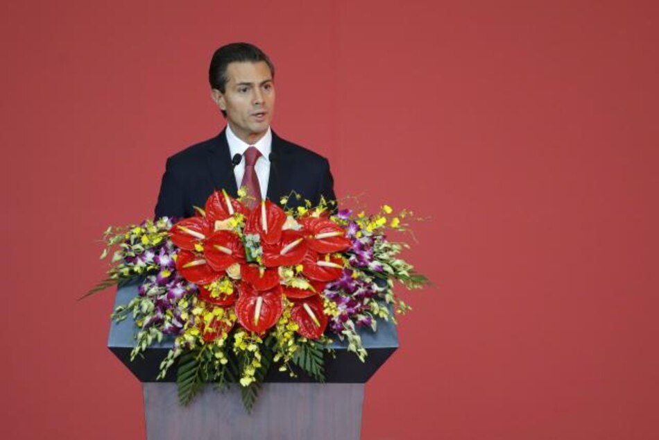 Peña Nieto visita Beijing en plena polémica sobre la concesión de un contrato