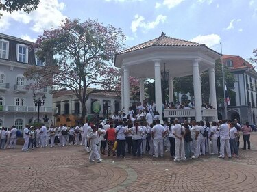 Técnicos de enfermería suspenden paro; continúan en alerta