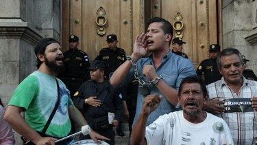 Elección de vicepresidente en Guatemala no frena protestas por corrupción