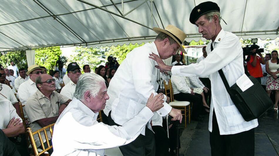 Honran a víctimas de 9 de enero