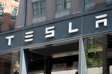 Tesla vale más de 800 mil millones de dólares en Bolsa y supera a Facebook