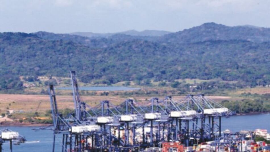 Carga en contenedores creció 6.1% en 2017 en la región