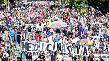 Reprimen marcha por la salud