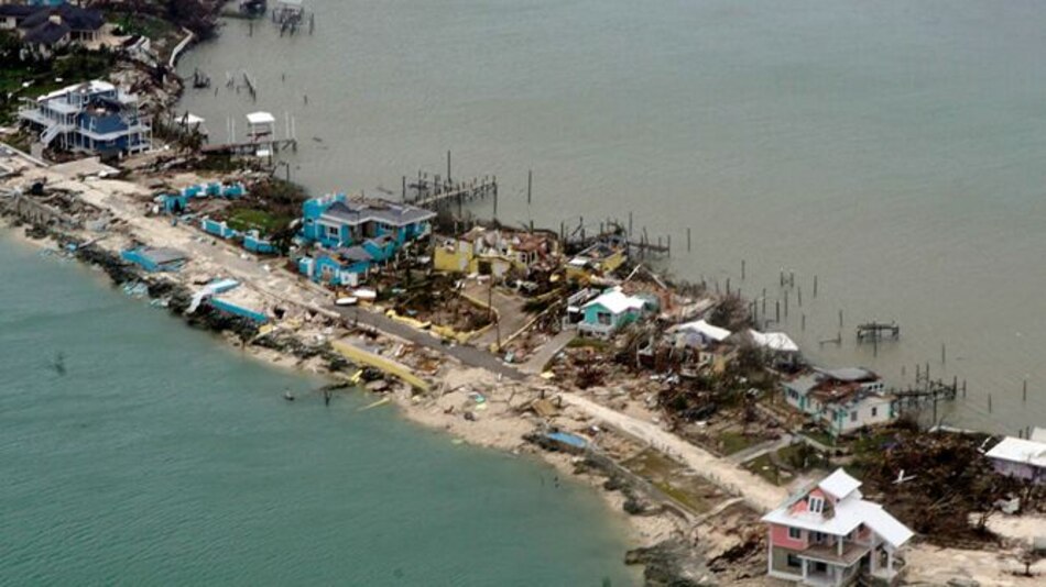 Huracán Dorian avanza hacia Estados Unidos tras devastar las Bahamas