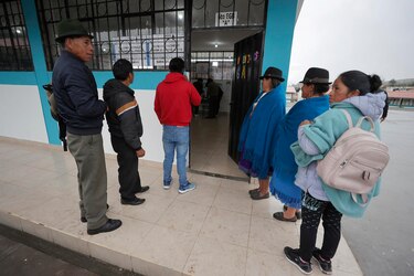 Ecuador vive un domingo de referéndum sobre la Asamblea Constituyente y bases militares extranjeras