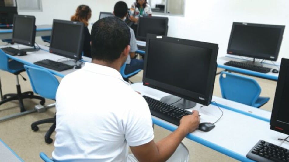 Futuros médicos de la UP exigen subir el puntaje mínimo del examen de certificación