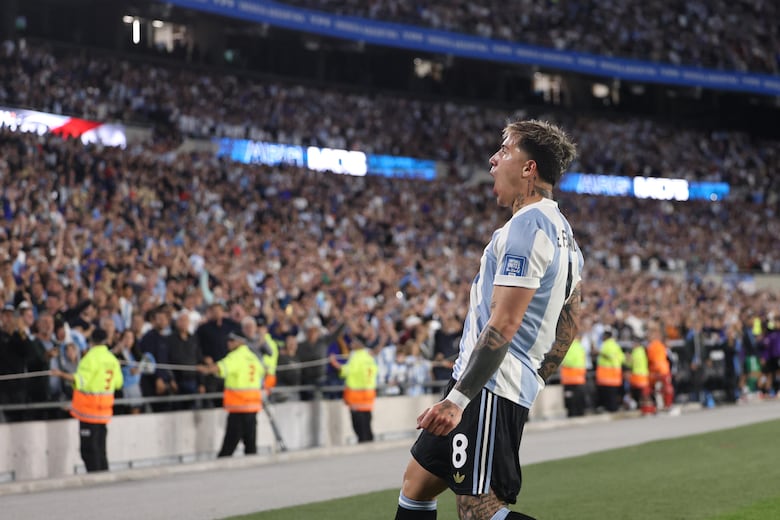 Argentina festeja su clasificación mundialista con goleada histórica ante Brasil