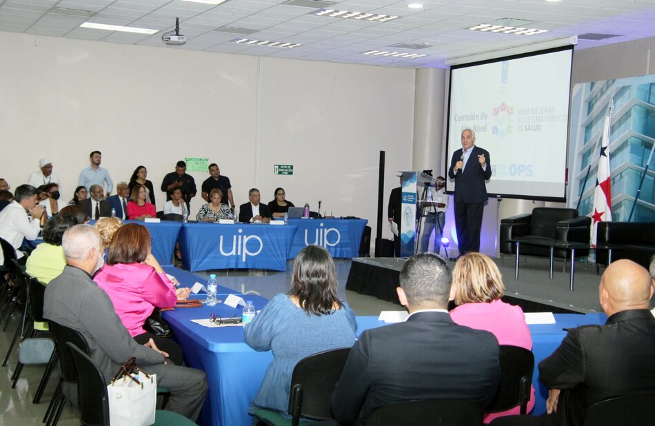 Tres de las ocho candidaturas presidenciales firman pacto por la salud