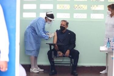 Cortizo confirma que llegarán 77,200 dosis; reanudación de clases ya fue reglamentada