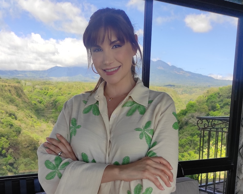 Reina de belleza panameña incursiona en la producción de teatro y música