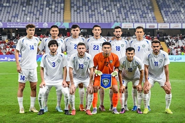 Estados Unidos recibe con cacheos y perros rastreadores a las selecciones de Senegal y Uzbekistán