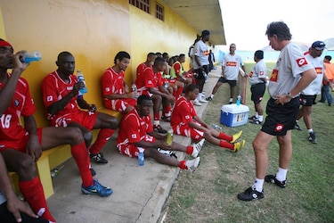 Jaime Penedo y Blas Pérez, en otro partido ante Dinamarca
