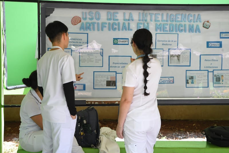 Panamá tiene más médicos que el estándar recomendado, pero faltan especialistas